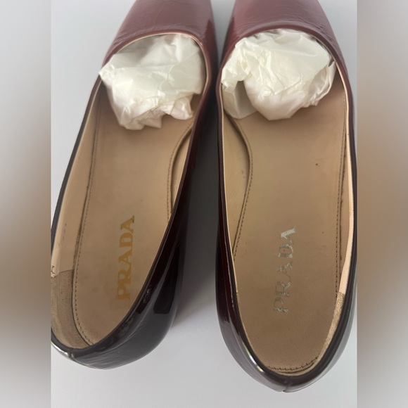 Authentic Prada Women’s Flat size 35.5 Patent Red & Black With Box - Picture 2 of 13